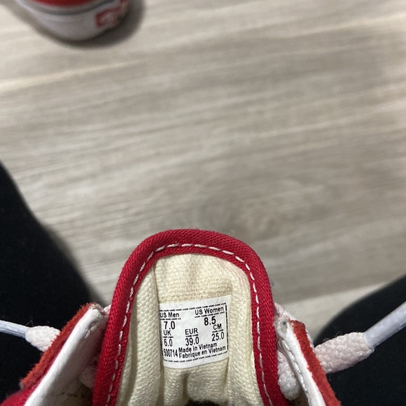 Red vans - Picture 6 of 6